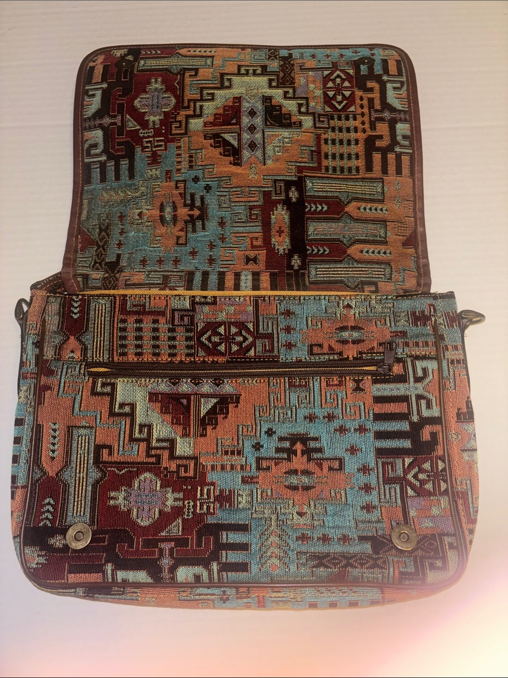 VINTAGE SOUTHWESTERN TAPESTRY CARPET BAG BURGUNDY LEATHER TRIM GEOMETRIC DESIGN - Picture 8 of 14
